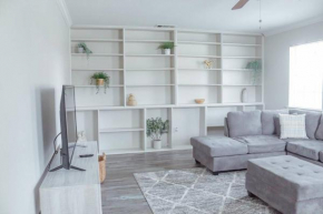 Cozy & Quiet Townhome Arlington by Six Flags & AT&T Stadium